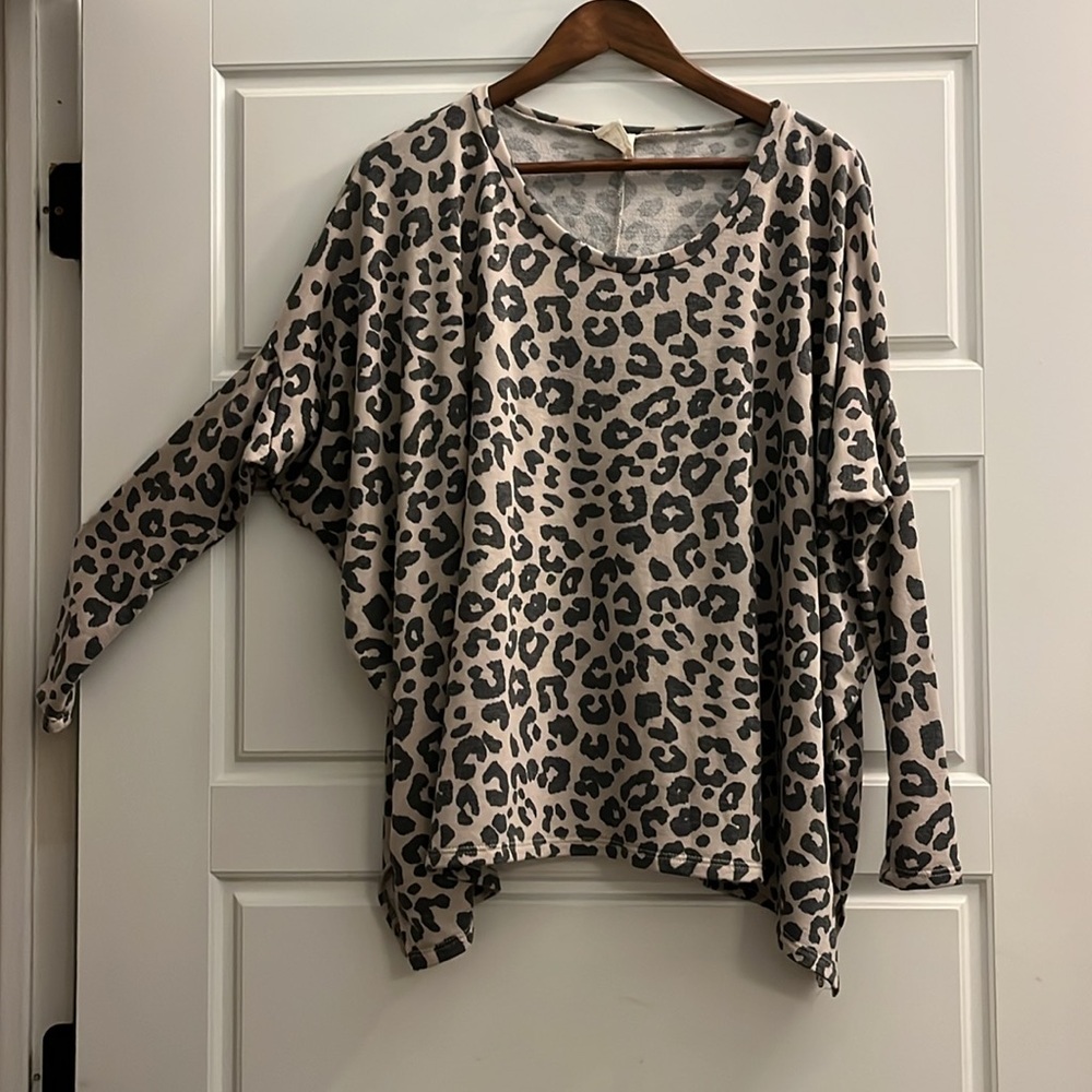 Fantastic Fawn Leopard Print Swing Top VGUC Size S